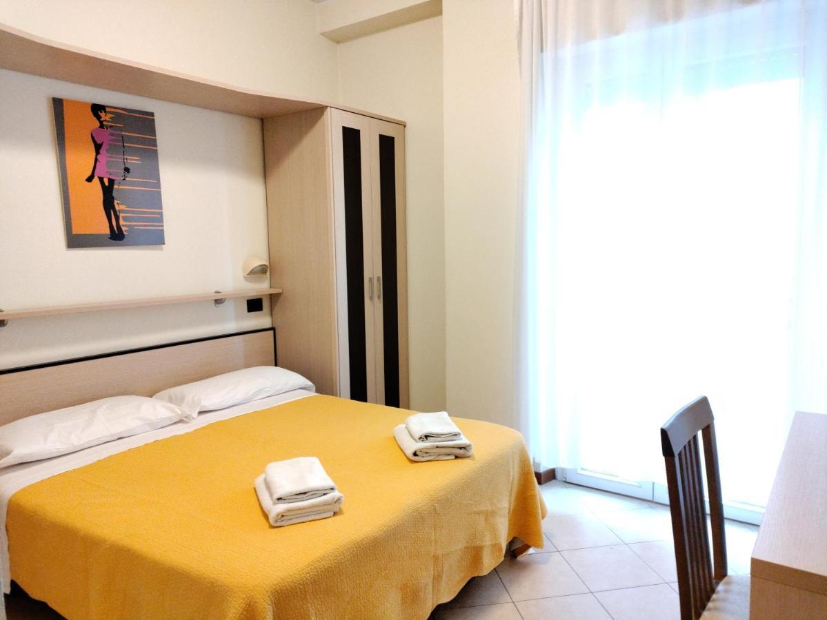 Hotel Brooklyn Римини Екстериор снимка