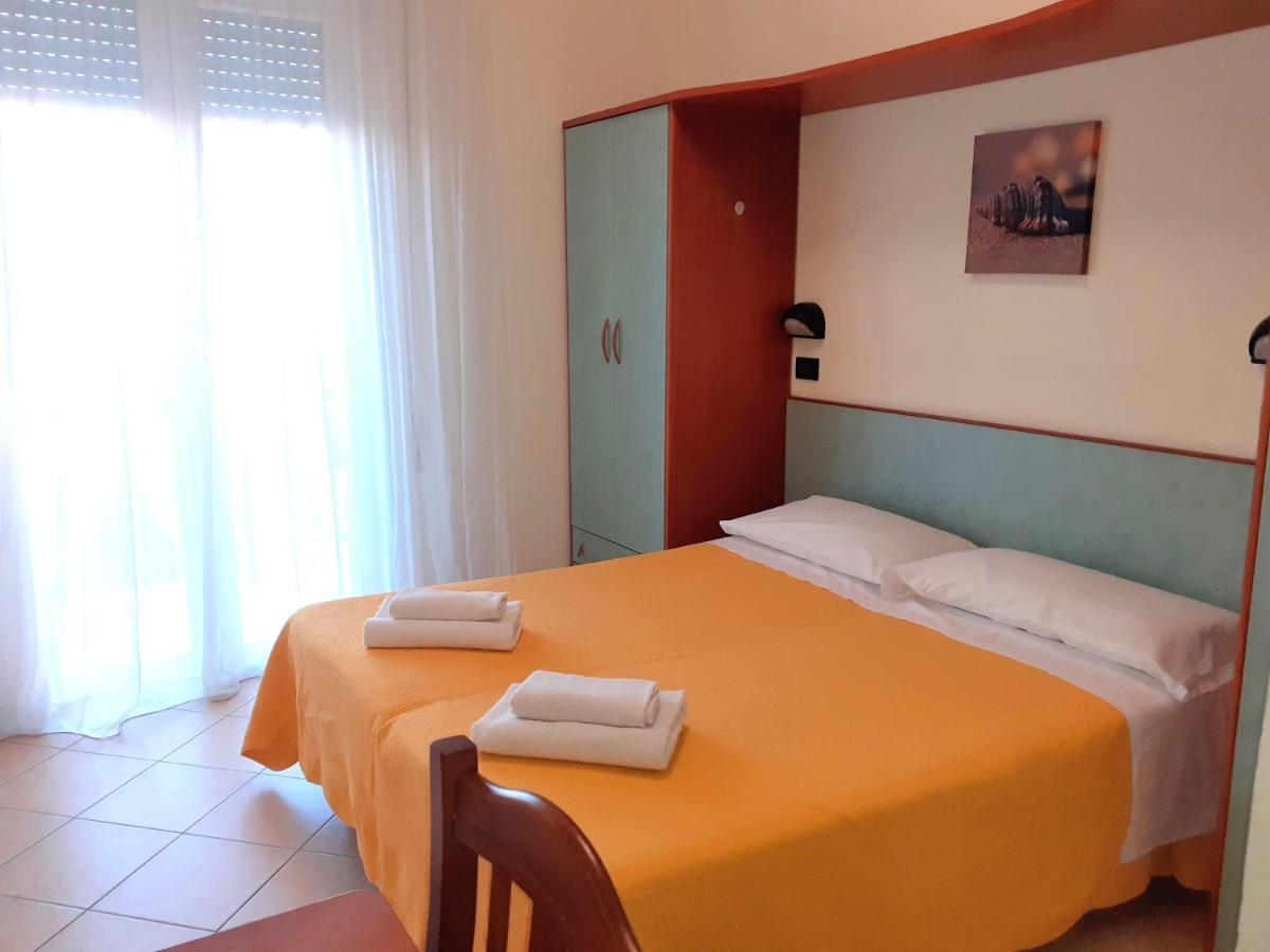 Hotel Brooklyn Римини Екстериор снимка