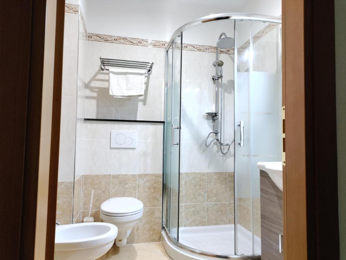 Hotel Brooklyn Римини Екстериор снимка